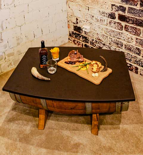Belederter Fassmöbel Tisch aus Eichenholz Weinfass gefertigt
